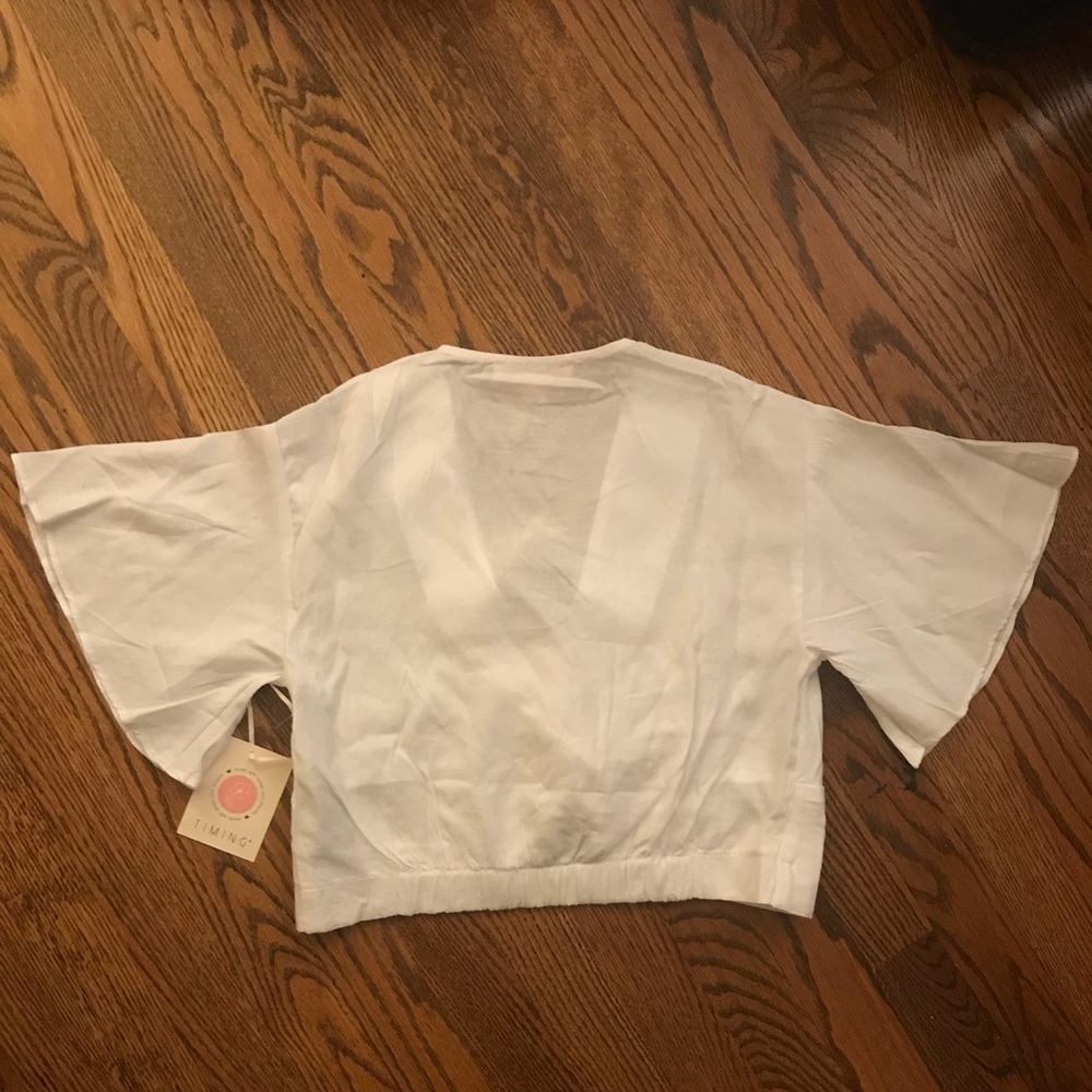 NWT Cropped boho flowy twist shirt with button - Picture 2 of 7
